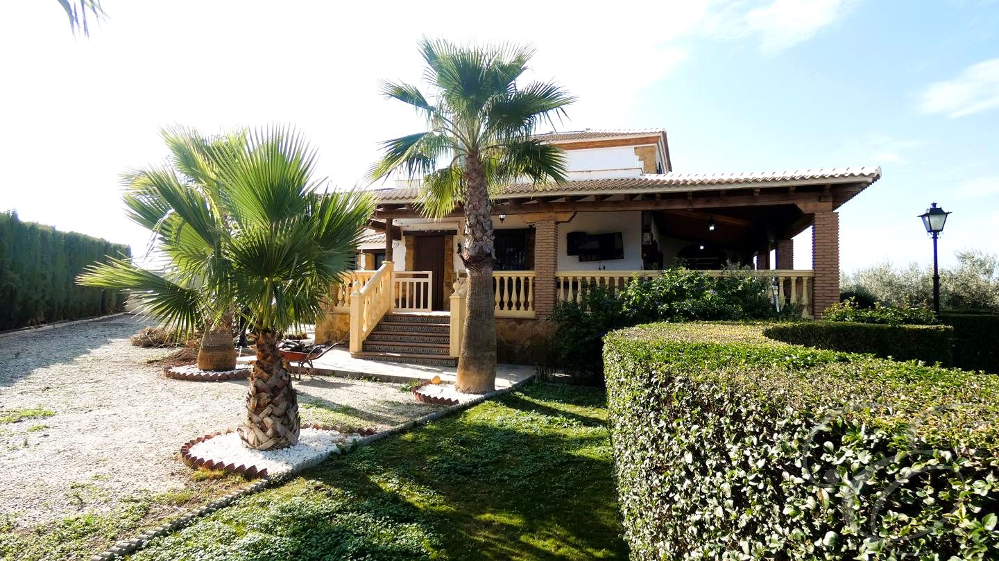 Villa in Granada - view 1