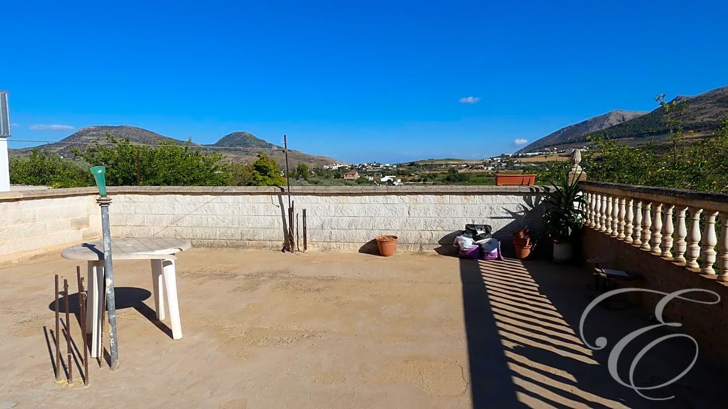 House in Granada - view 1