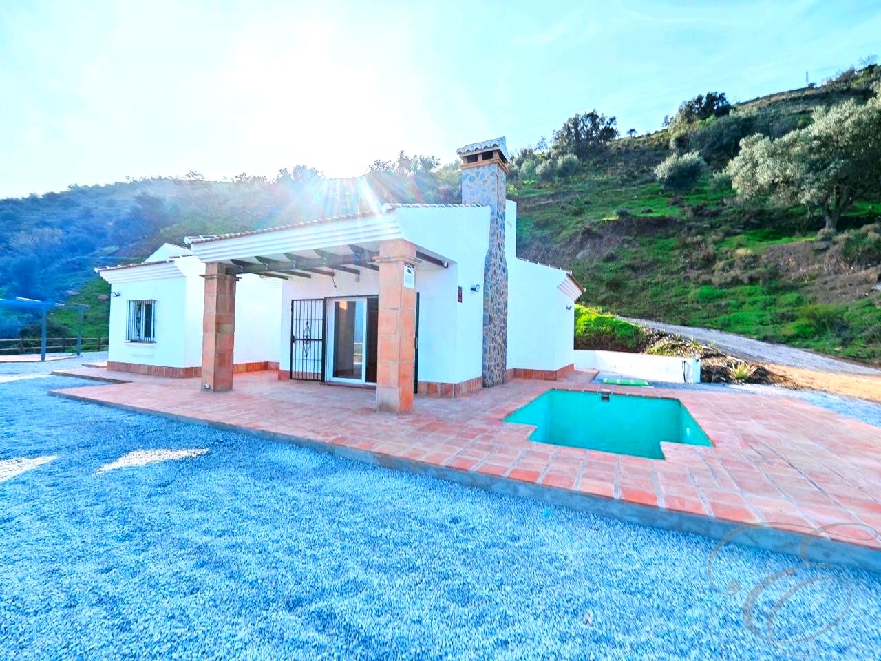 Villa in La Vinuela - view 1