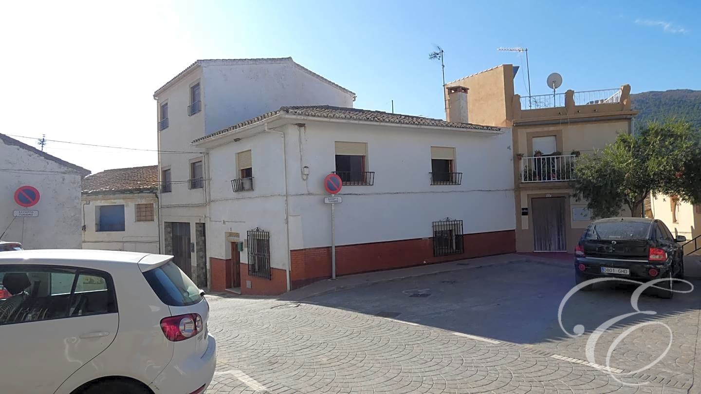 Villa in Ventas de Zafarraya - view 1