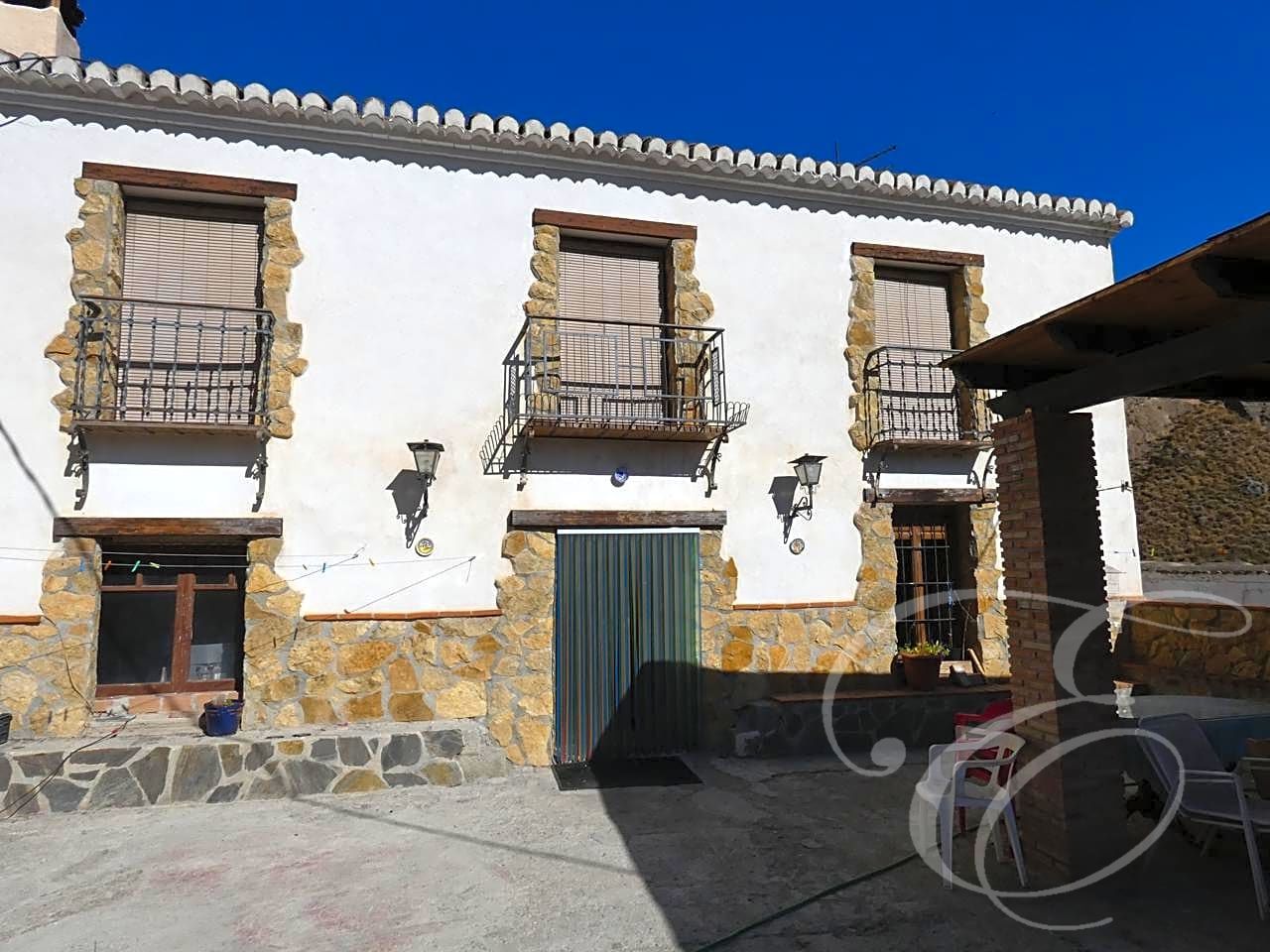 House in Granada - view 1