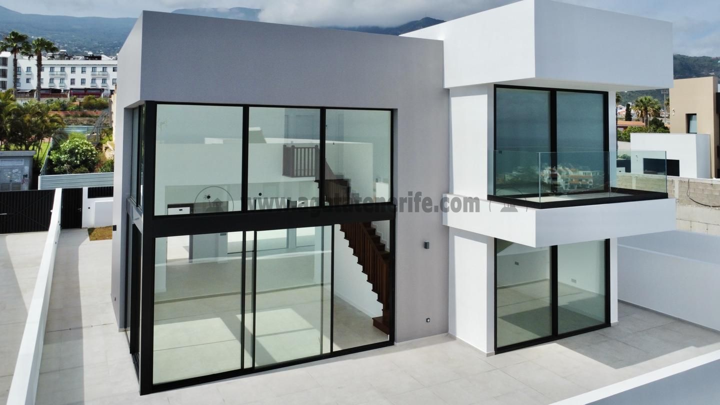 Villa in Santa Cruz de Tenerife - view 1