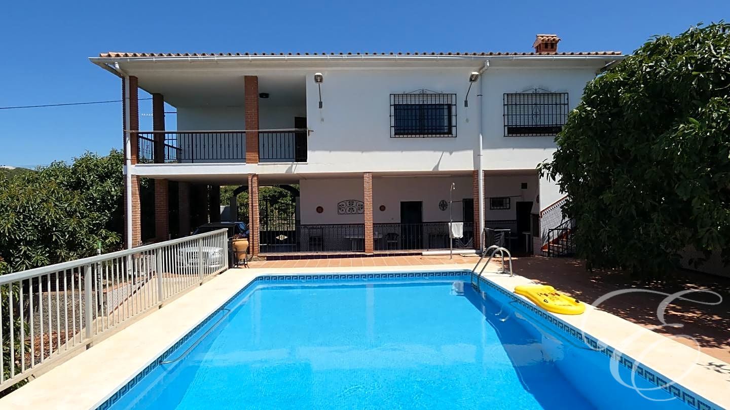Villa in Almayate Bajo - view 1