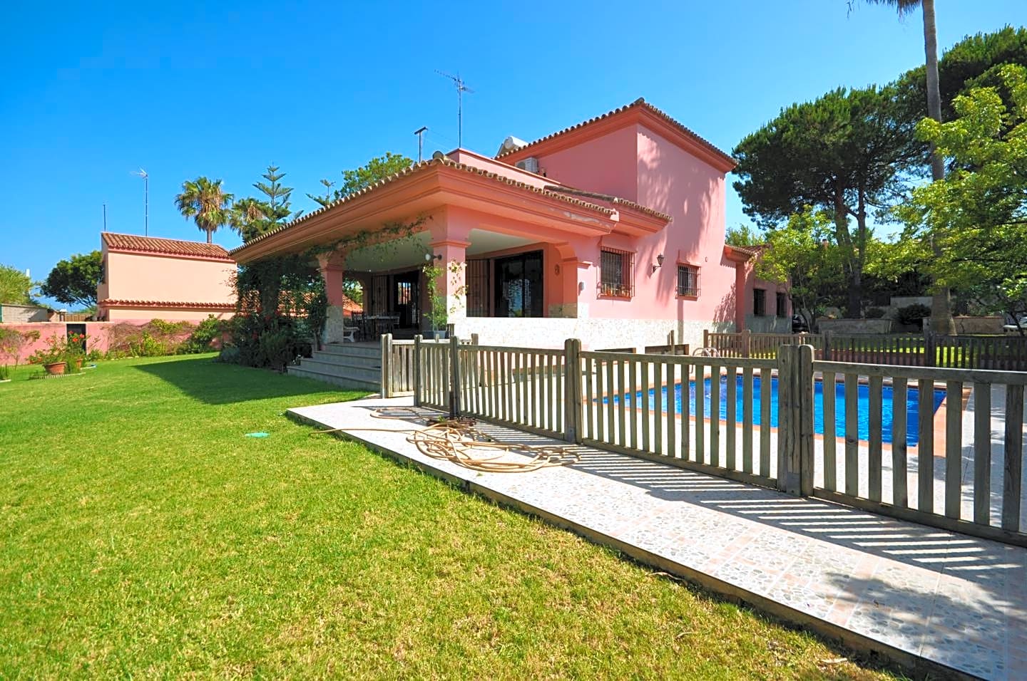 Villa in Casares de Arbas - view 1