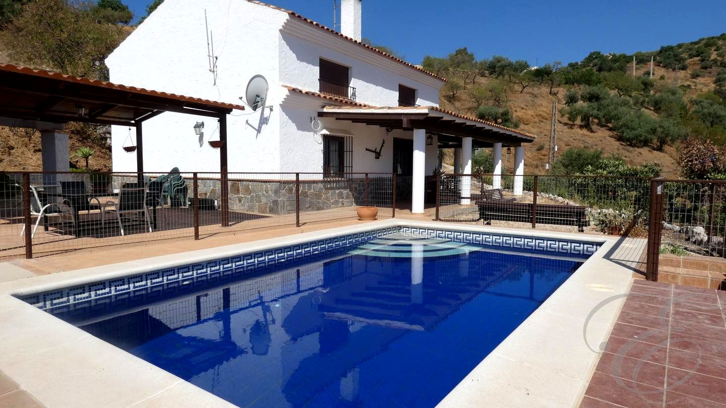 House in Colmenar de la Sierra - view 1