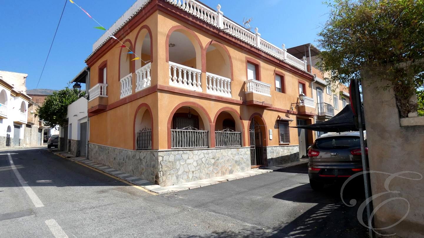 House in Granada - view 1