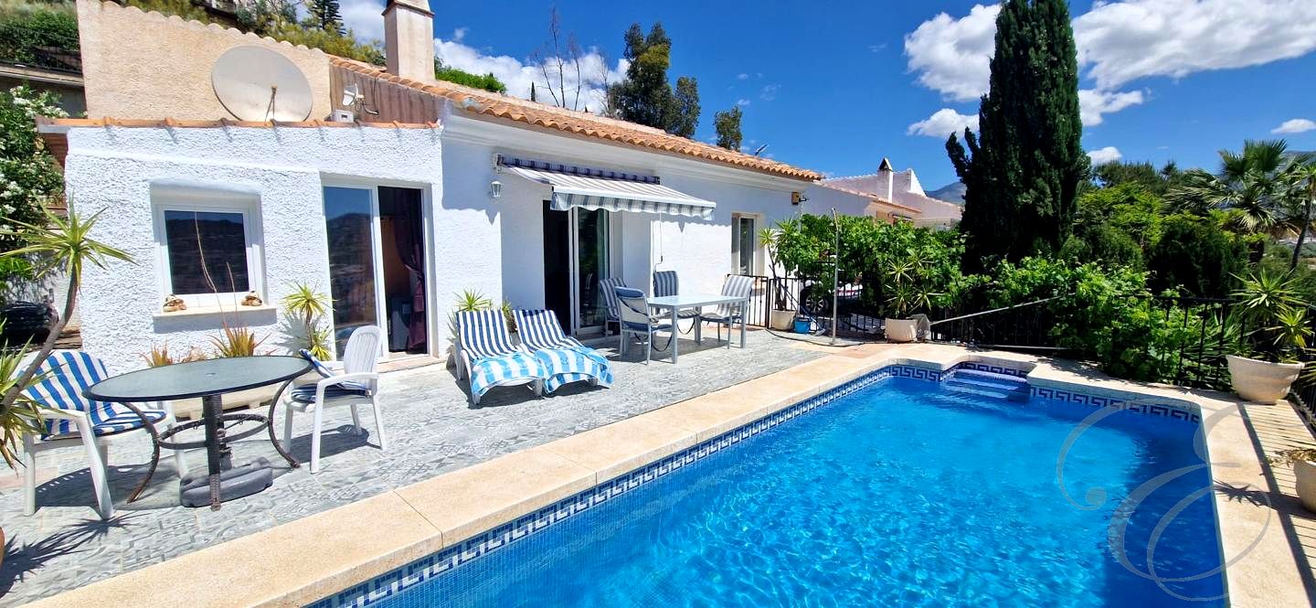 Villa in La Vinuela - view 1
