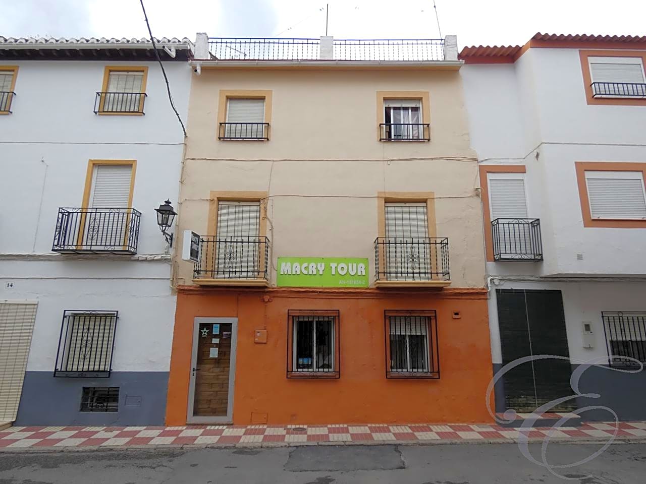 House in Granada - view 1