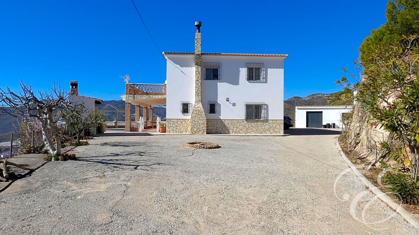 House in Granada - view 1