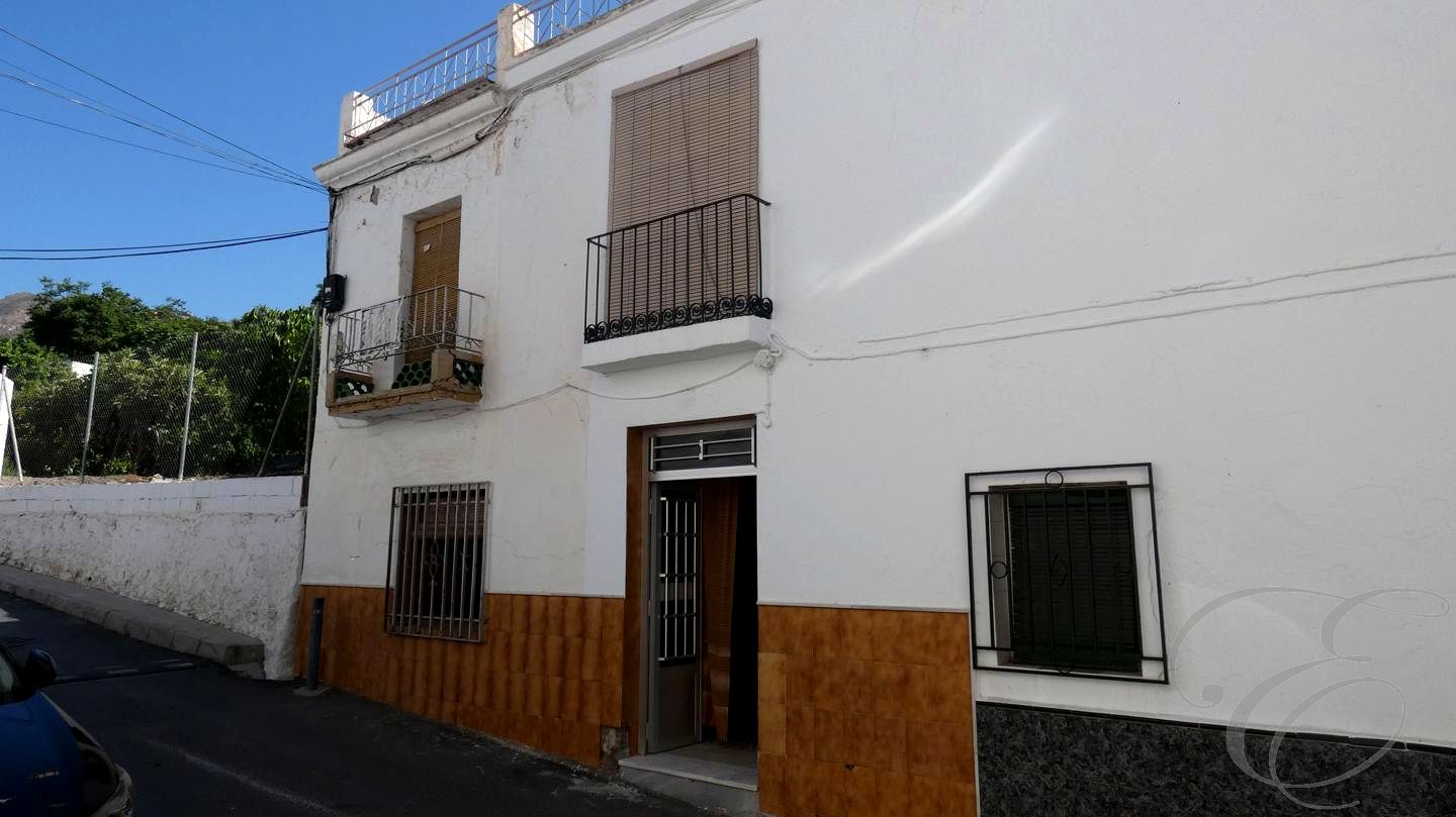 House in Granada - view 1