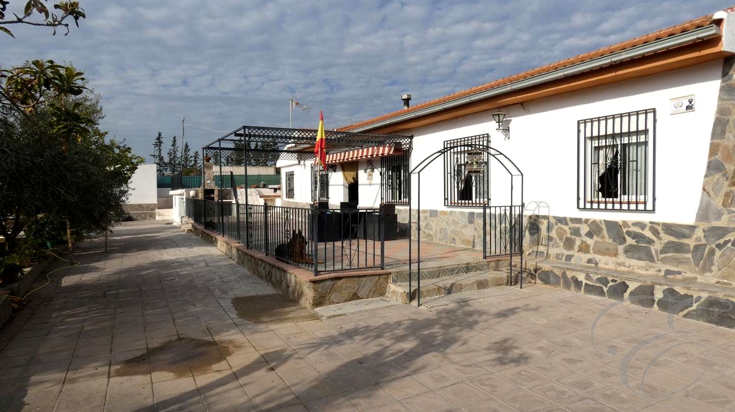 Villa in Granada - view 1