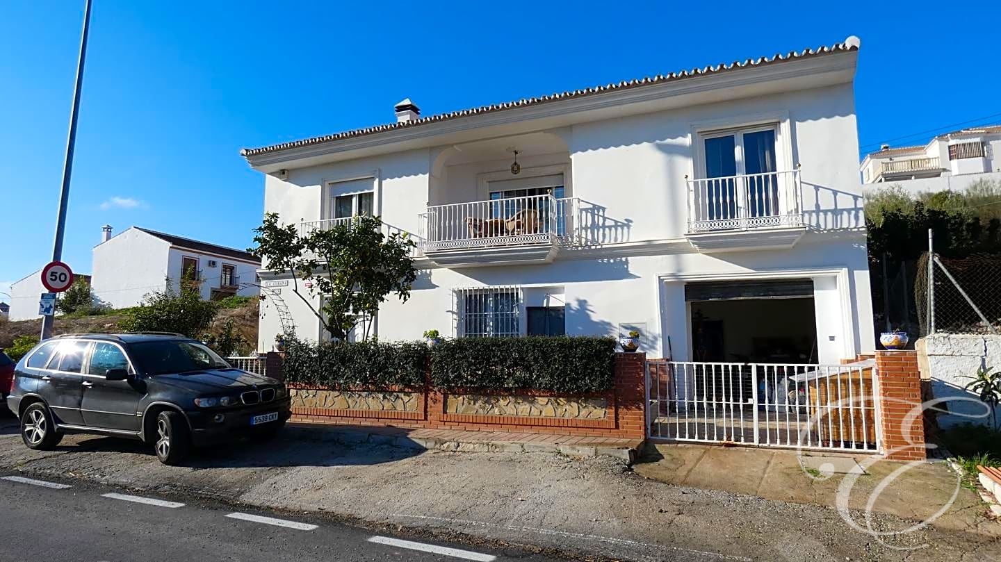 Villa in Colmenar de la Sierra - view 1