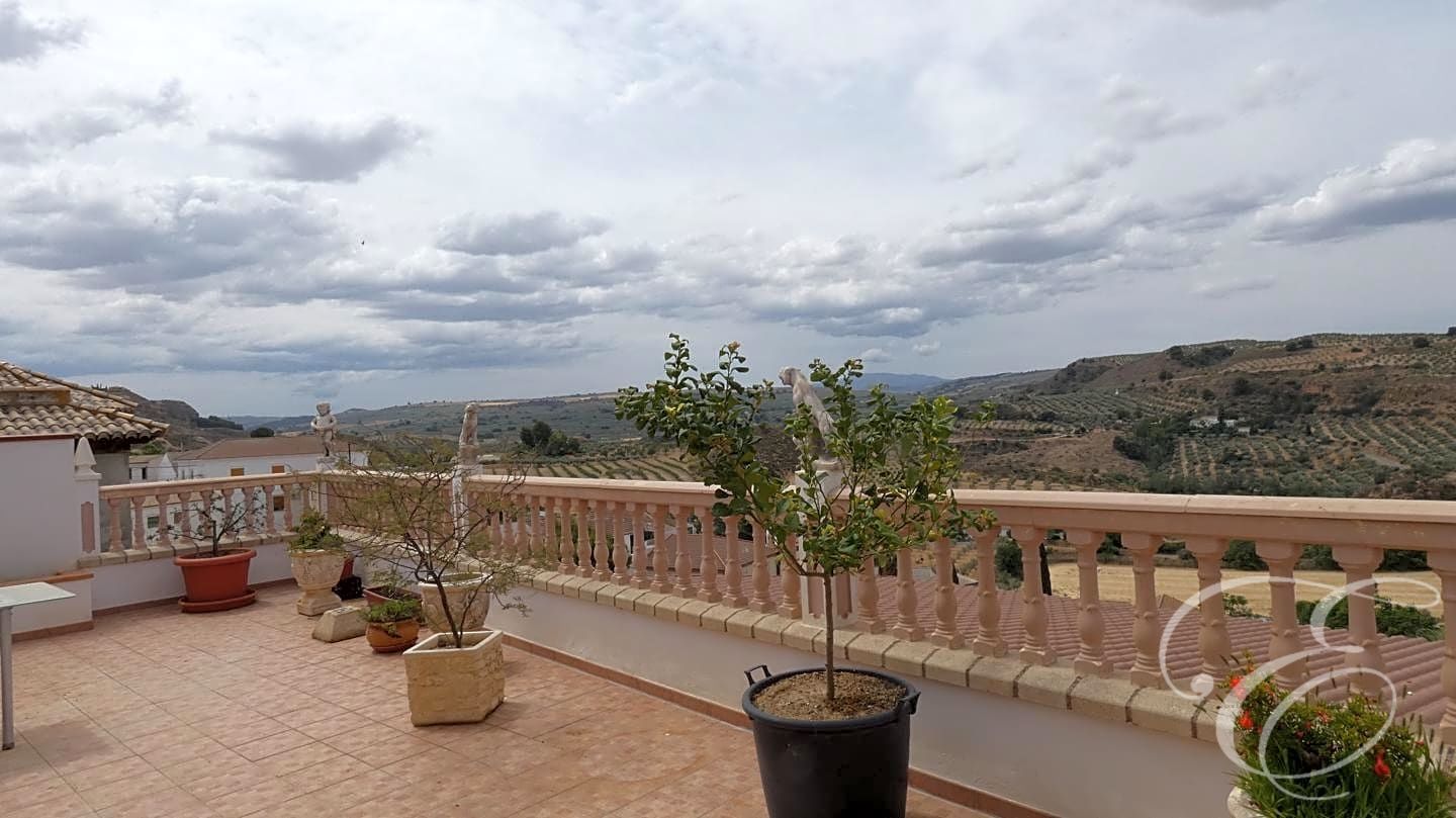 House in Granada - view 1