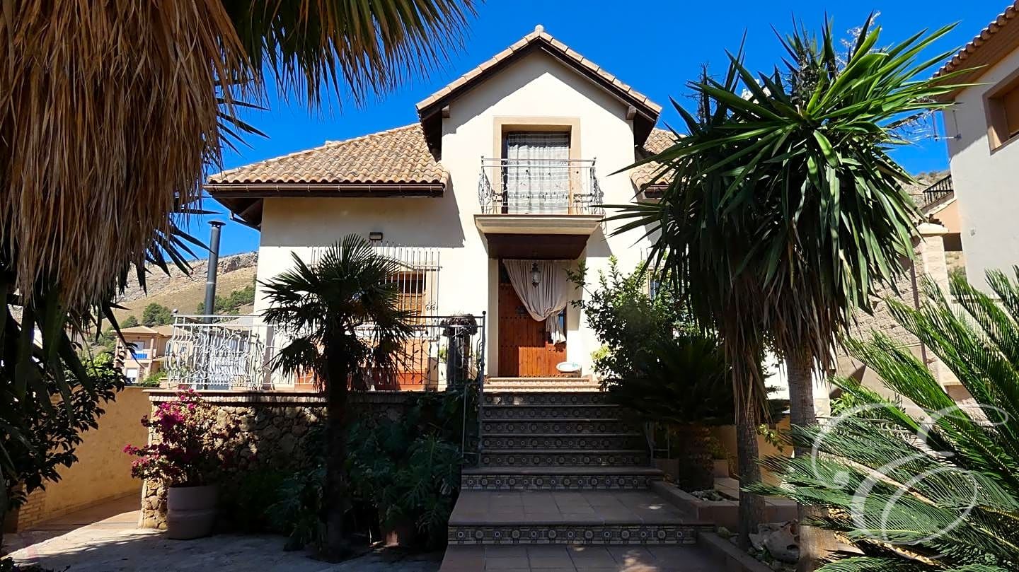 Villa in Granada - view 1