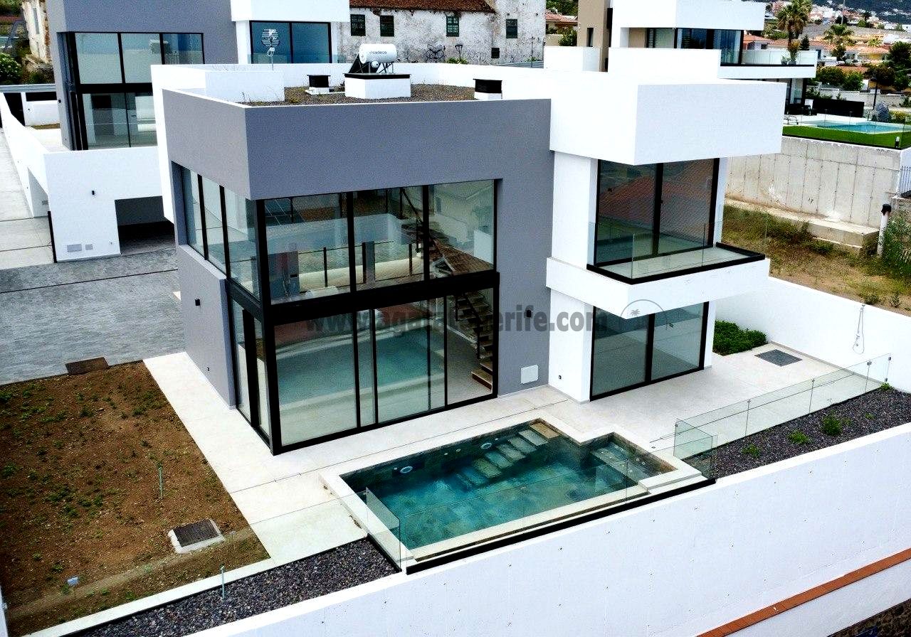 Villa in Santa Cruz de Tenerife - view 1