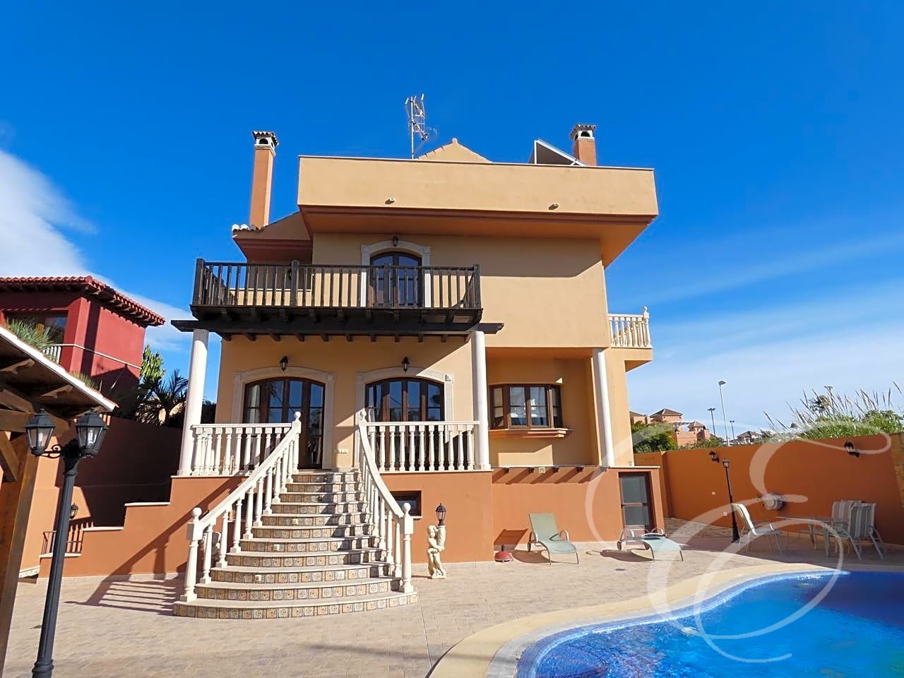 Villa in Granada - view 1