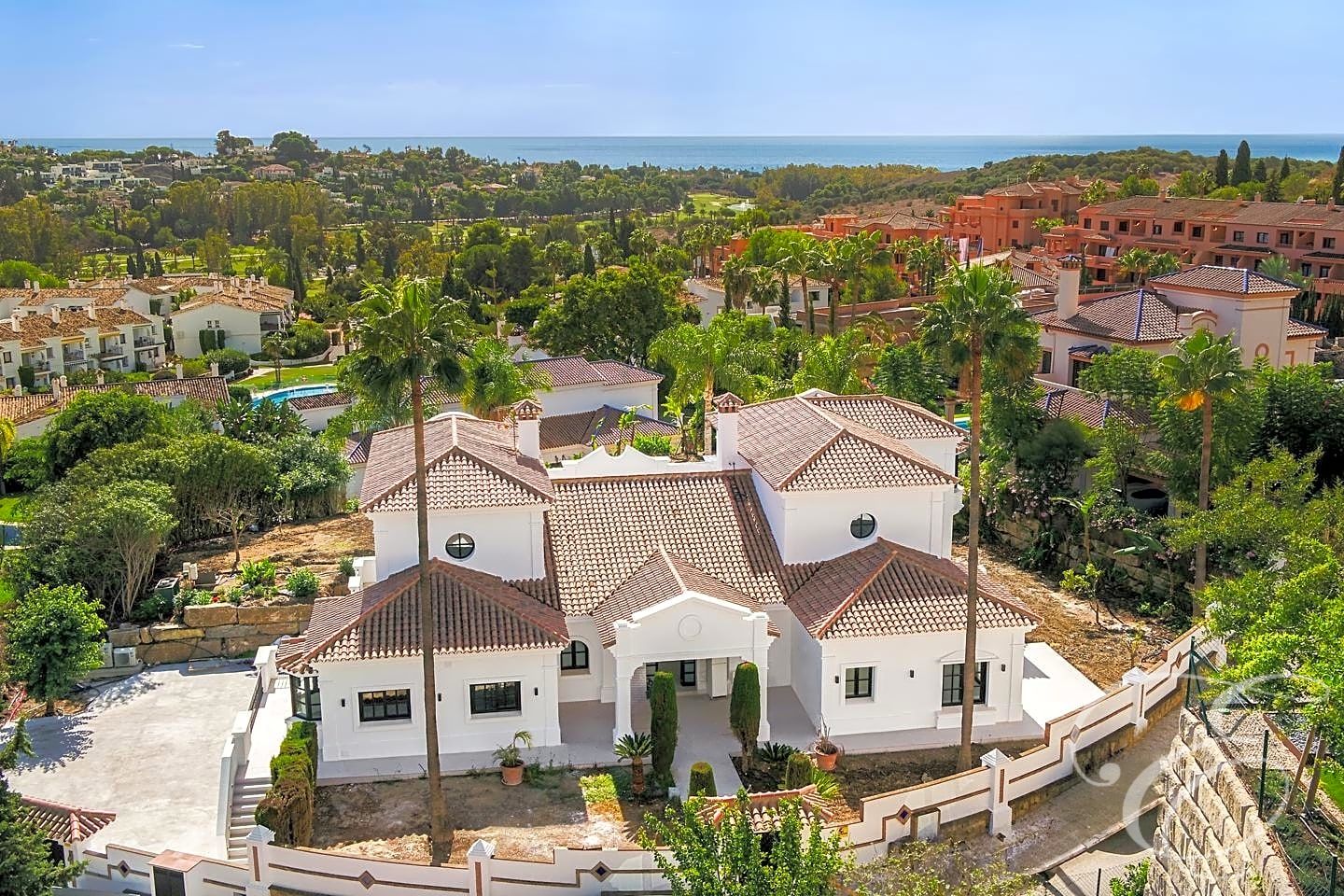 Villa in Estepona - view 1