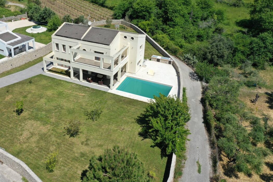 Villa in Afra - view 1