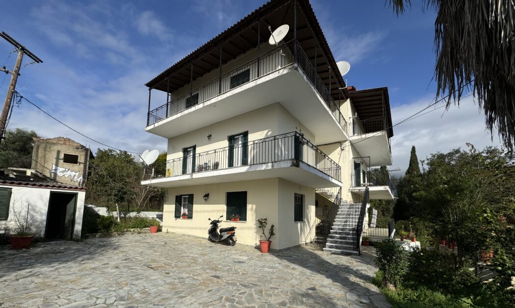 Apartment in Dassia - view 1