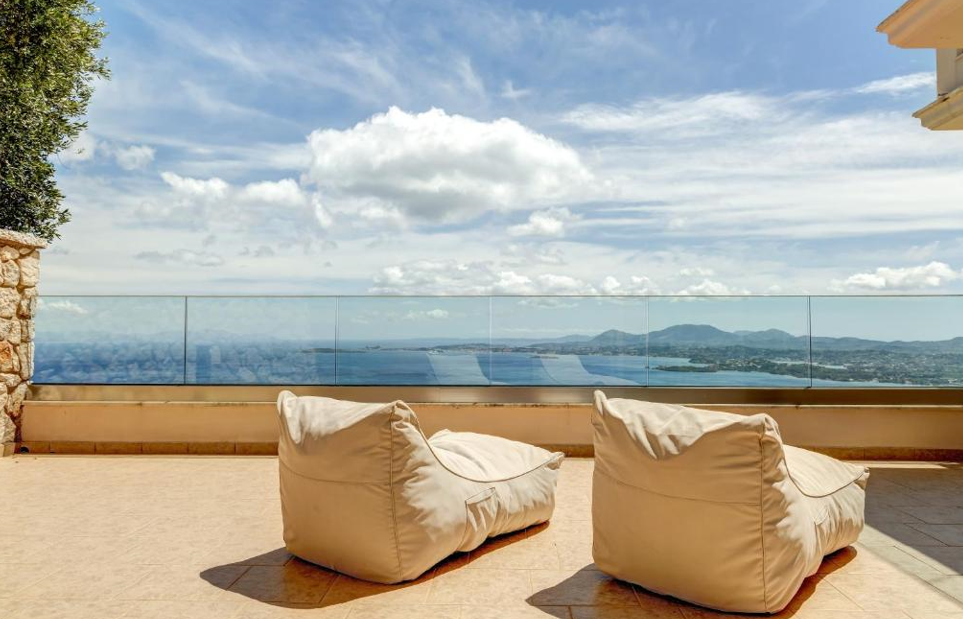 Villa in Spartylas - view 1