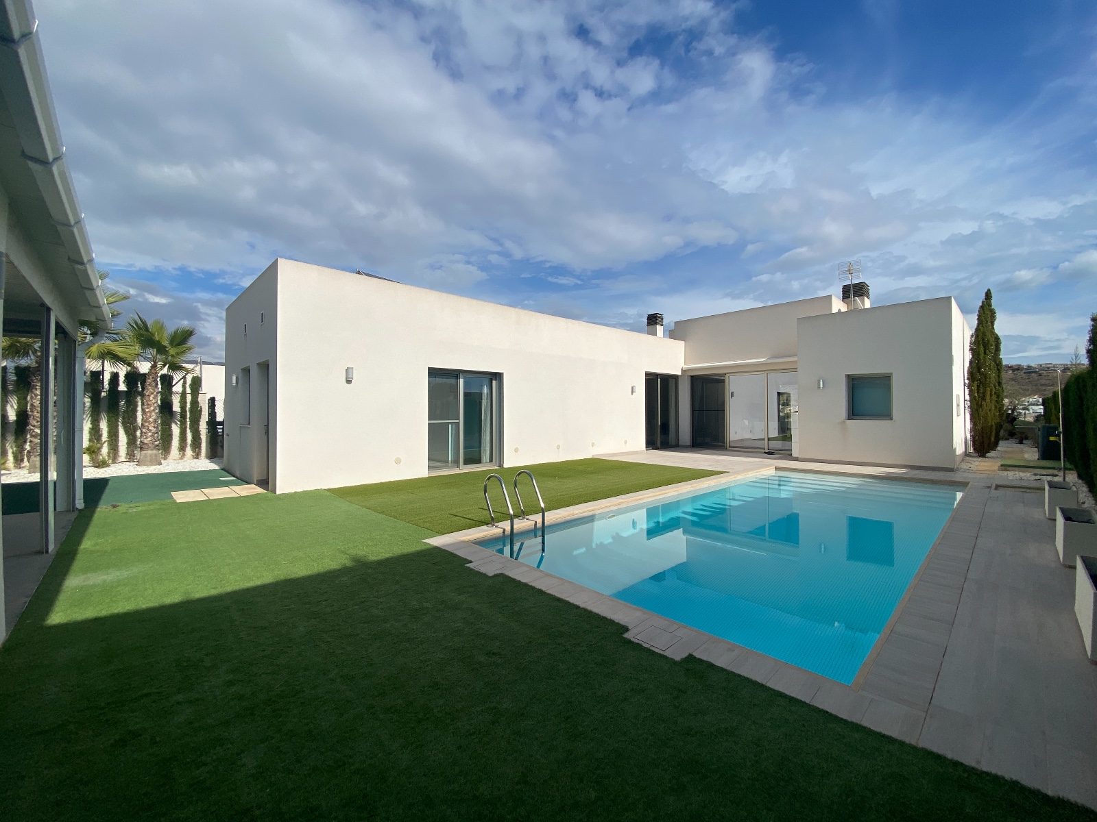 Villa in Alicante - view 1