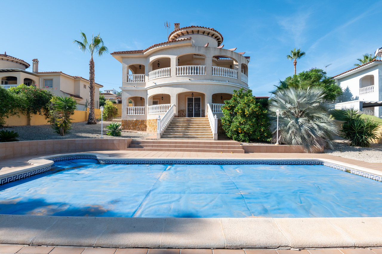 Villa in Alicante - view 1