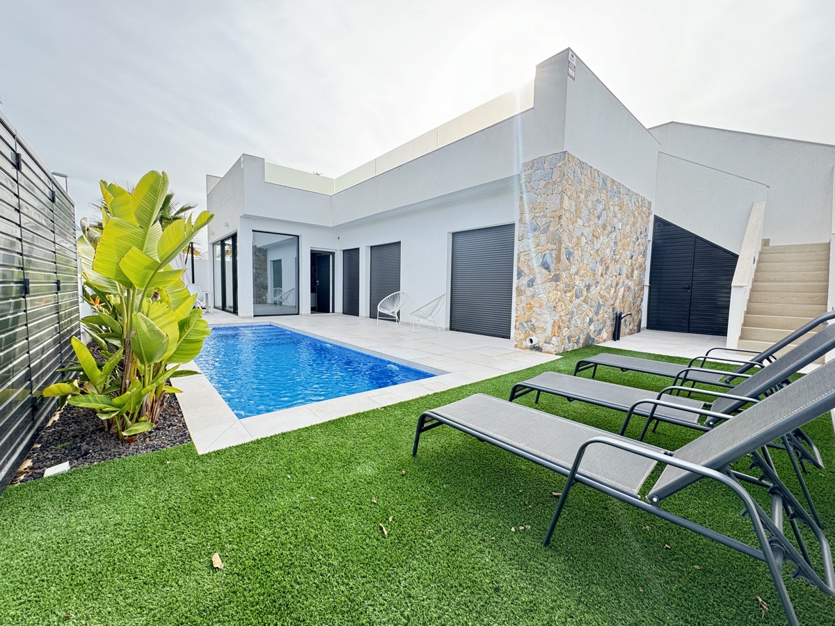 Villa in Alicante - view 1