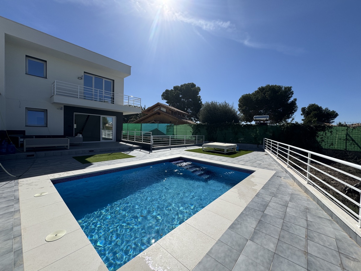 Villa in Alicante - view 1