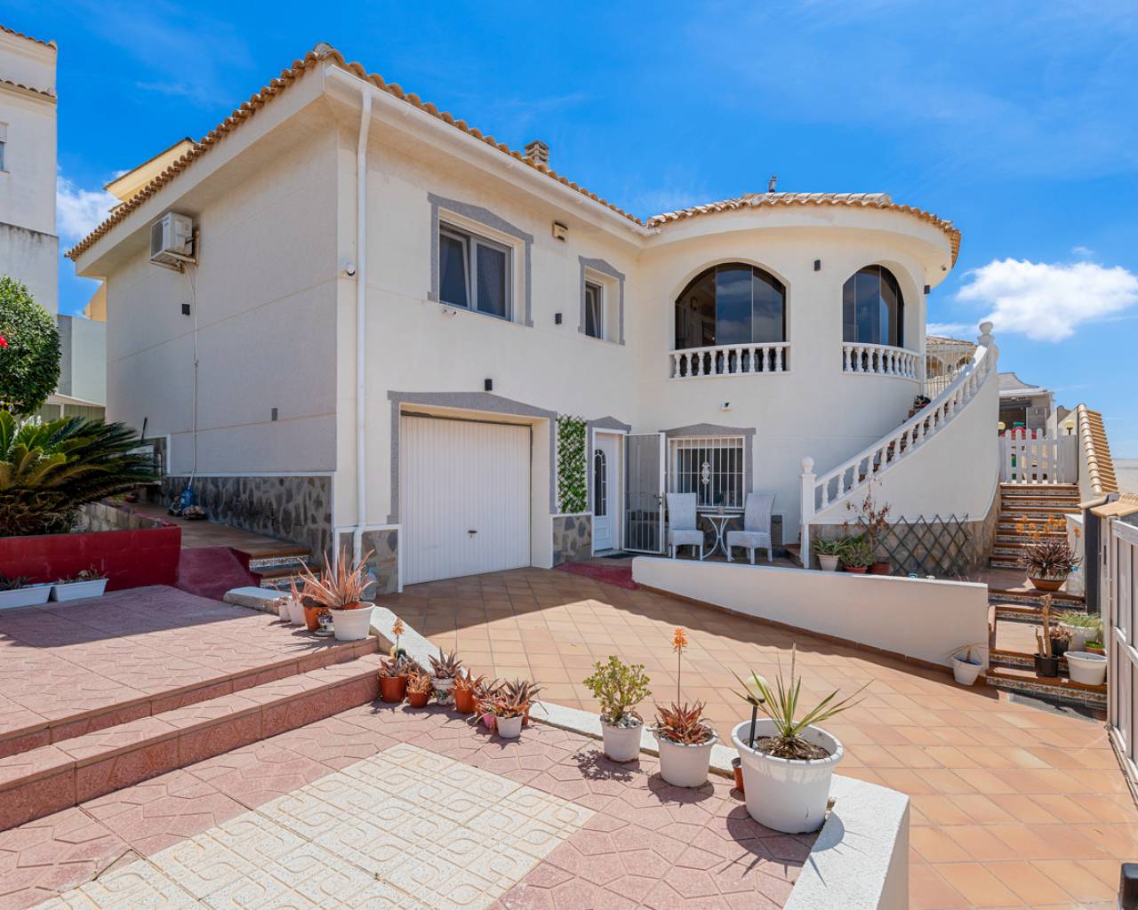 Villa in Alicante - view 1