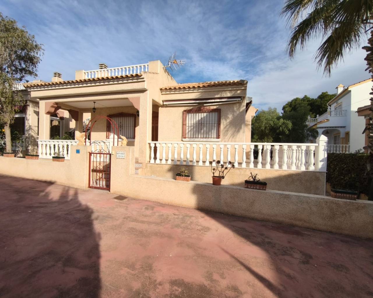 Villa in Alicante - view 1