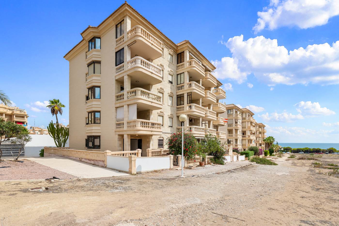 Apartment in Alicante - view 1