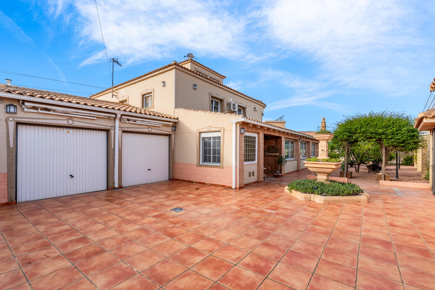 Villa in El Chaparral - view 1