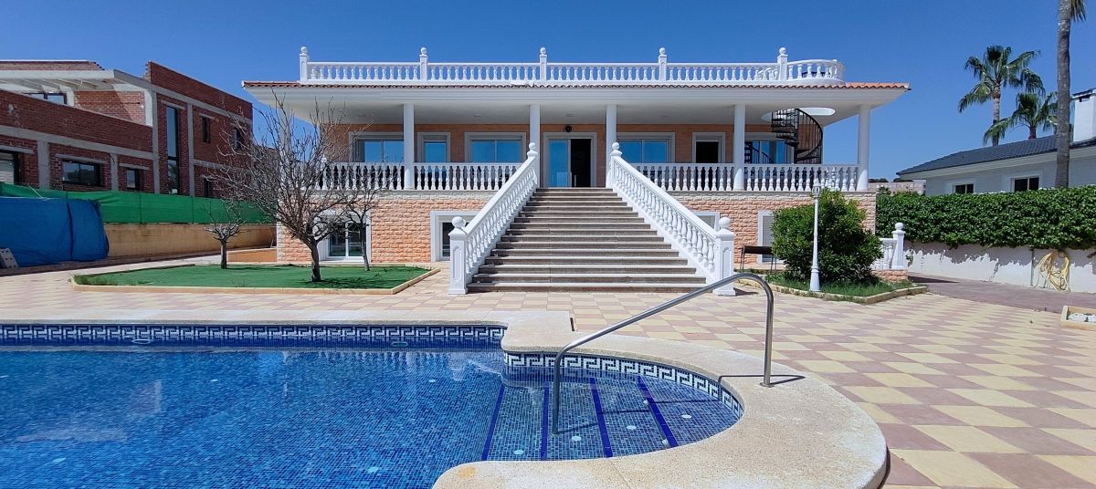 Villa in L'Albir - view 1