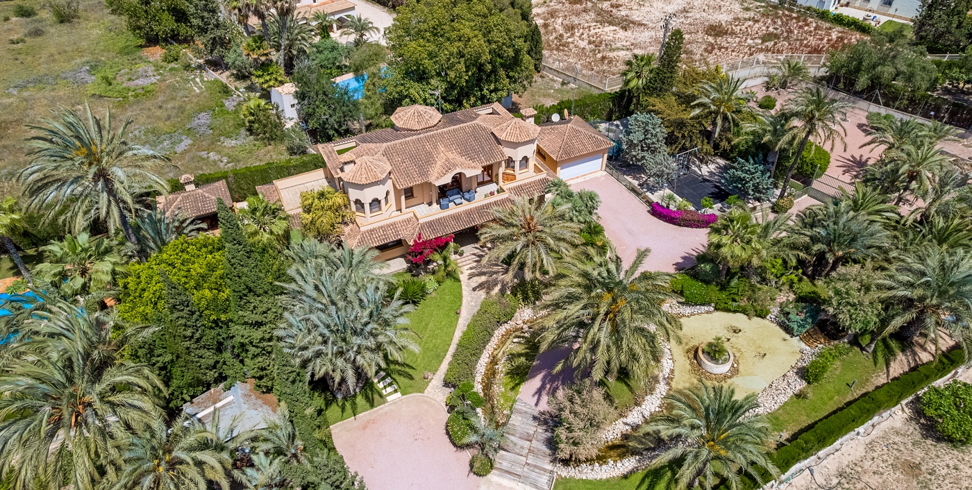 Villa in Elche - view 1