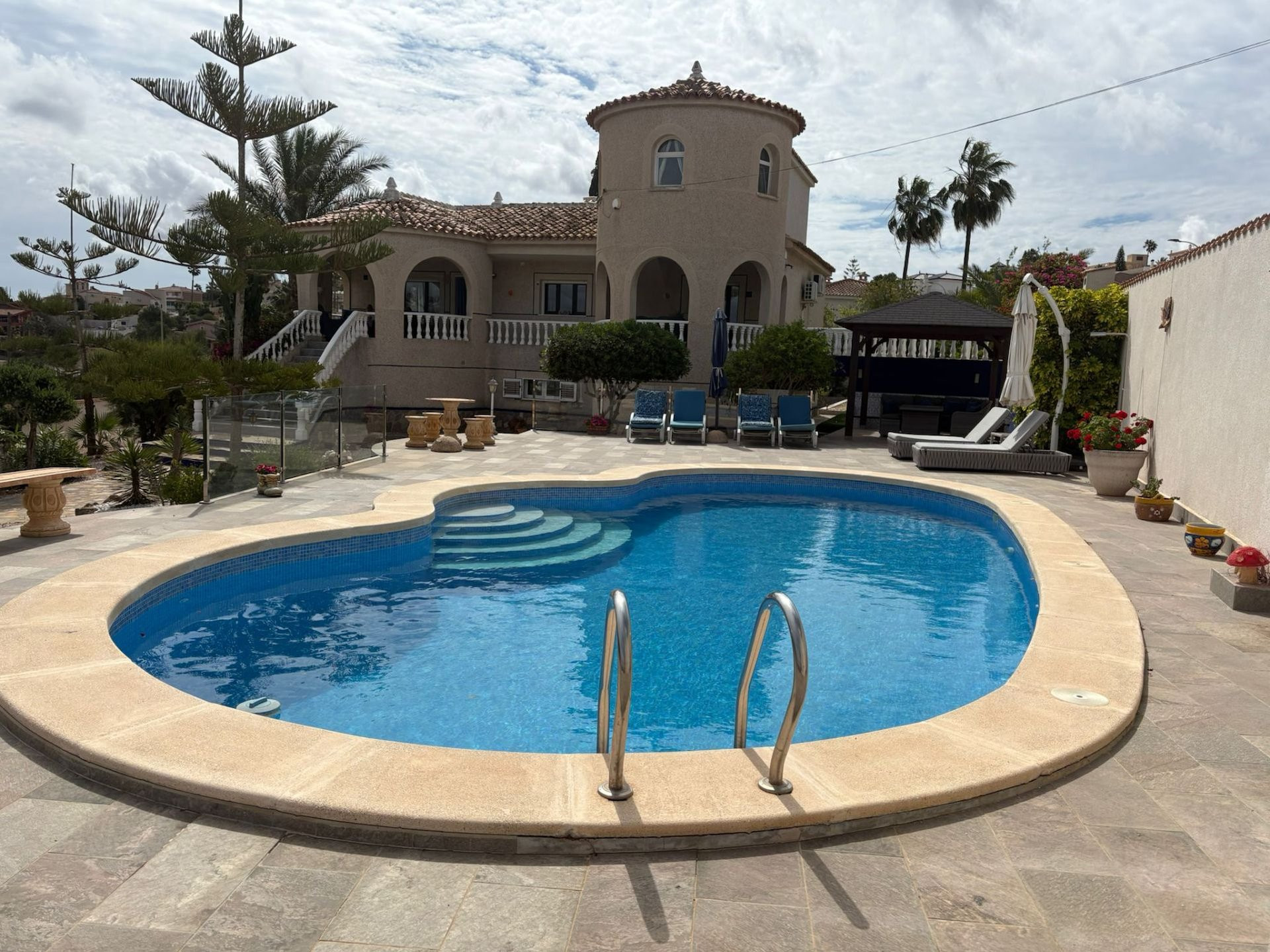 Villa in Alicante - view 1