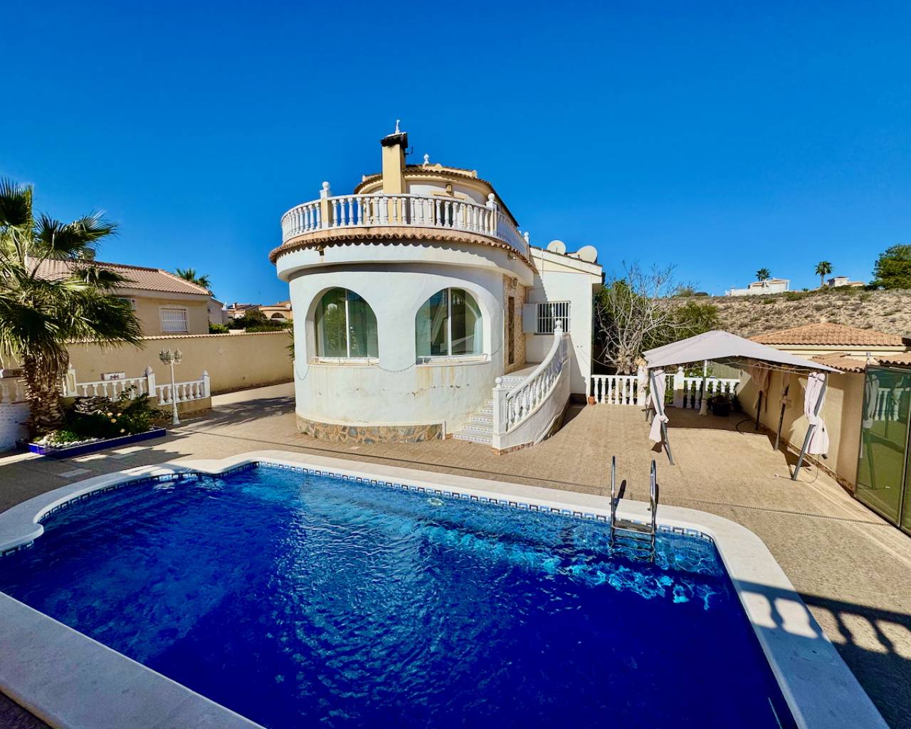 Villa in Alicante - view 1