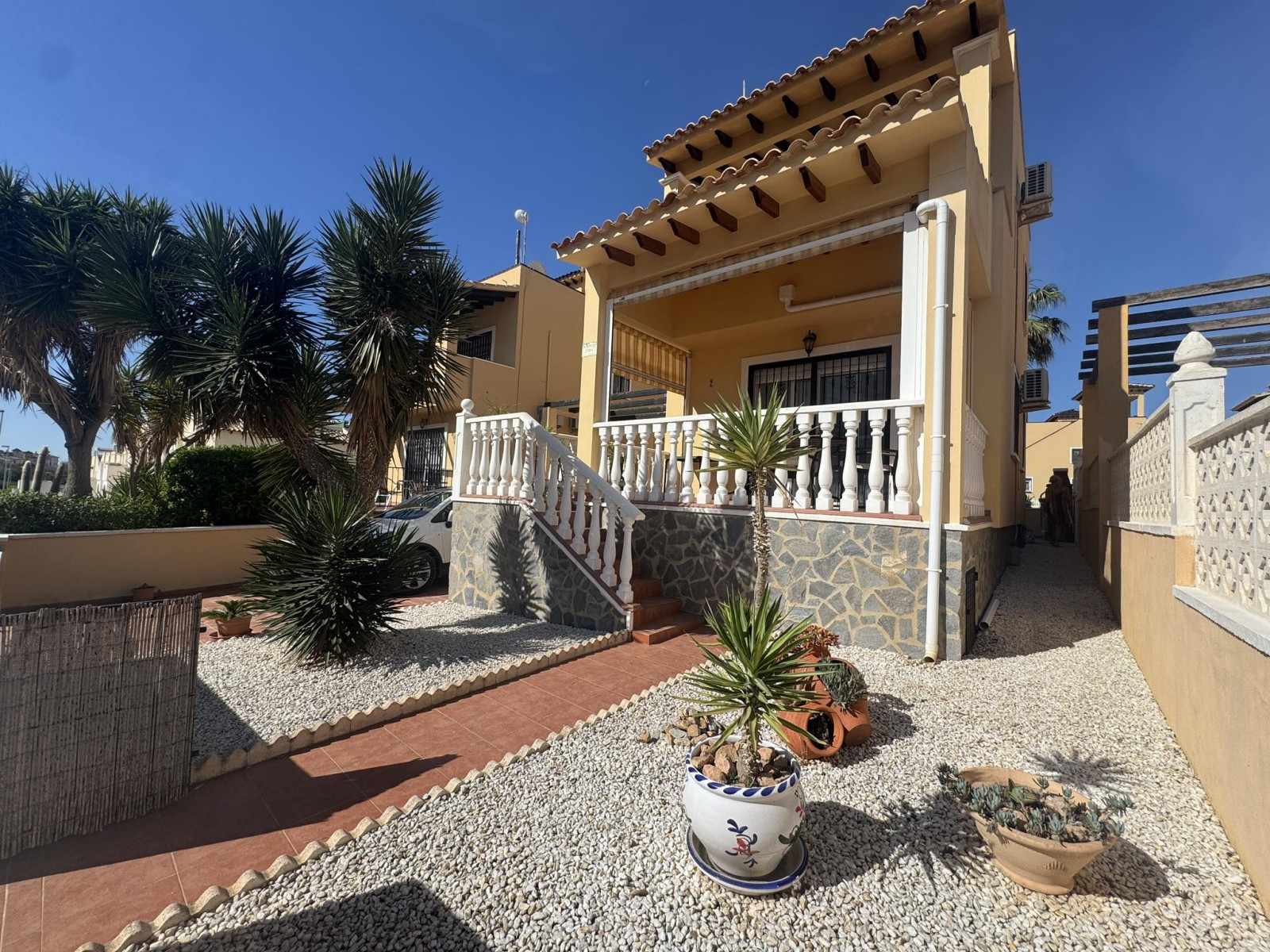 Villa in Alicante - view 1