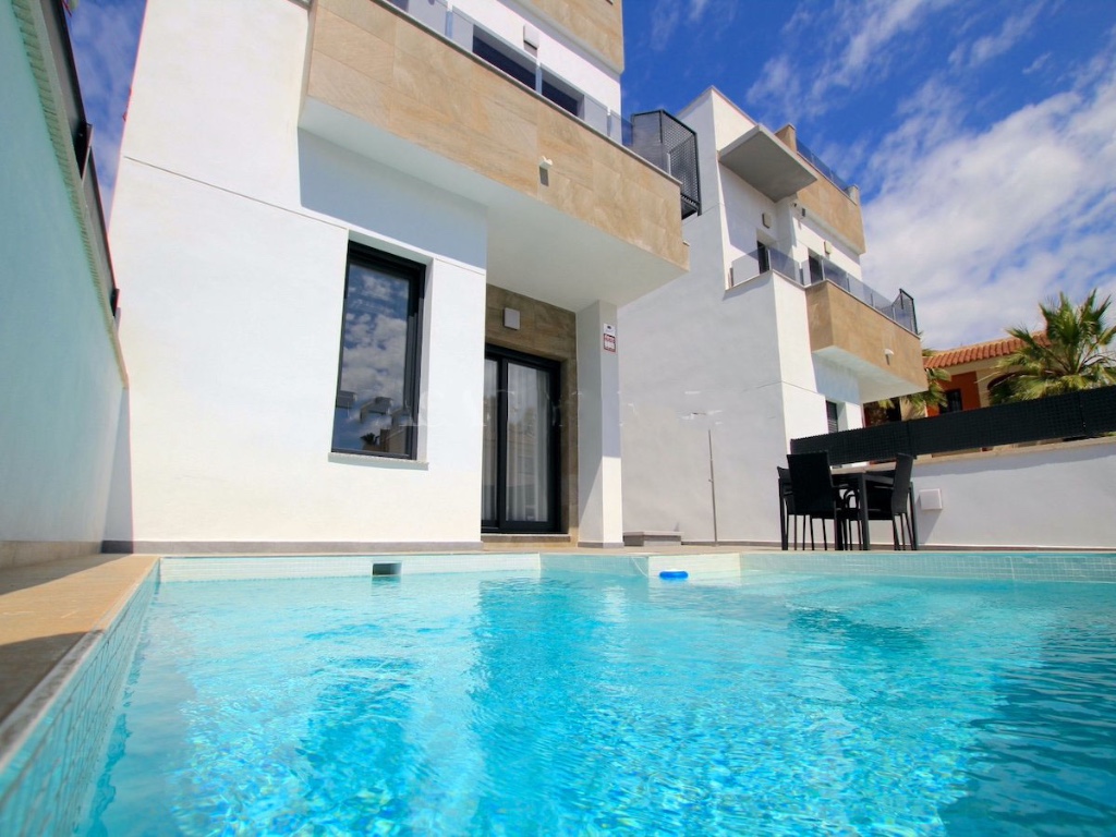 Villa in Alicante - view 1