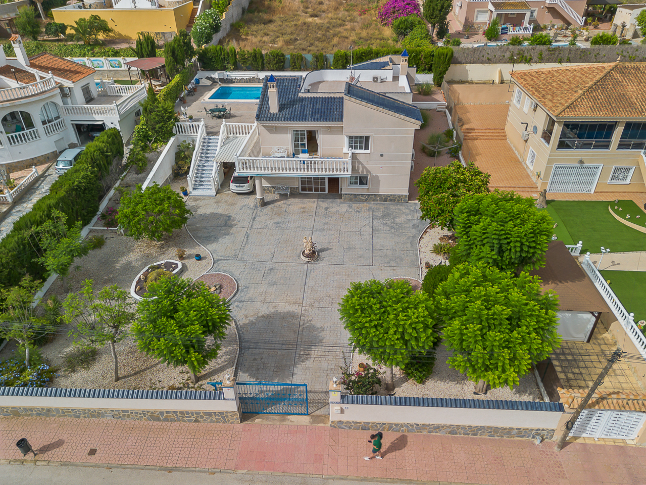 Villa in Alicante - view 1