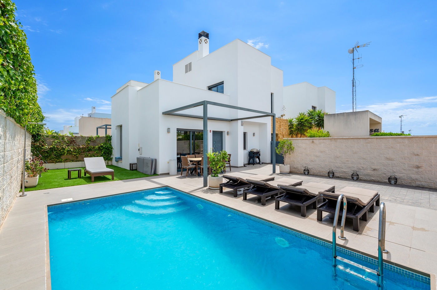 Villa in Alicante - view 1
