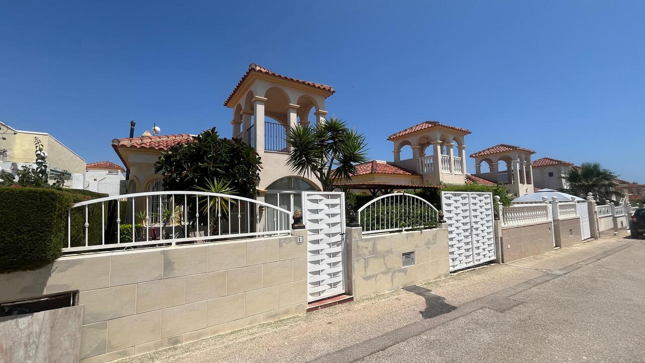 Villa in Alicante - view 1