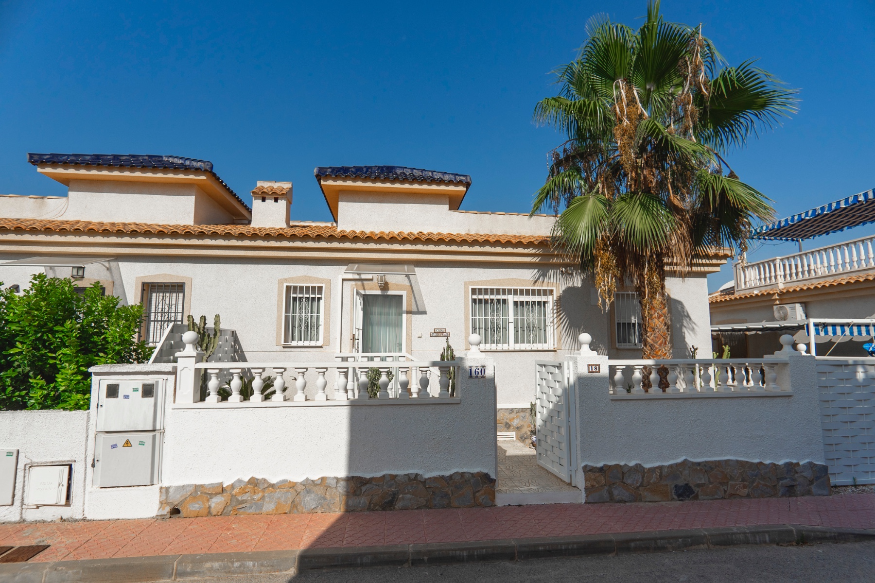 Villa in Alicante - view 1
