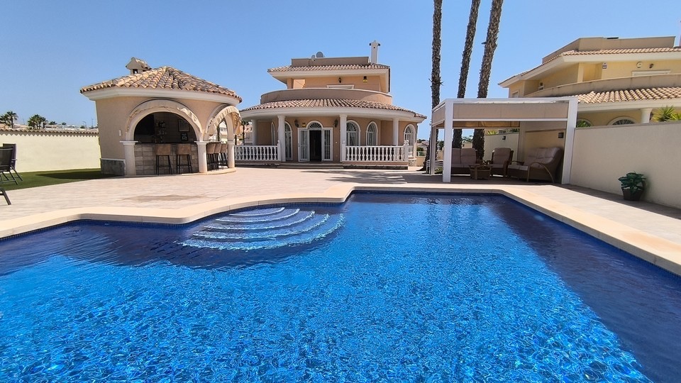Villa in Ciudad Quesada - view 1