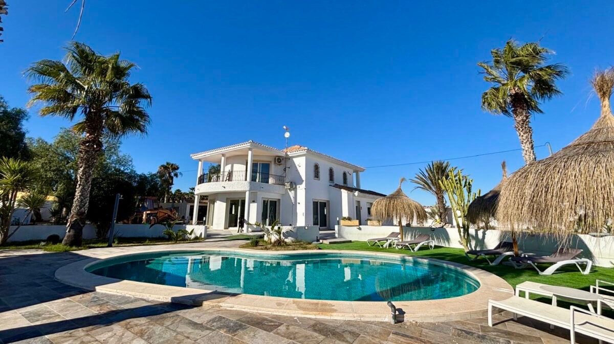 Villa in Alicante - view 1