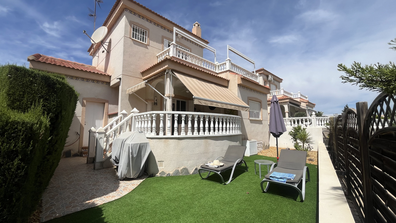 Villa in Alicante - view 1