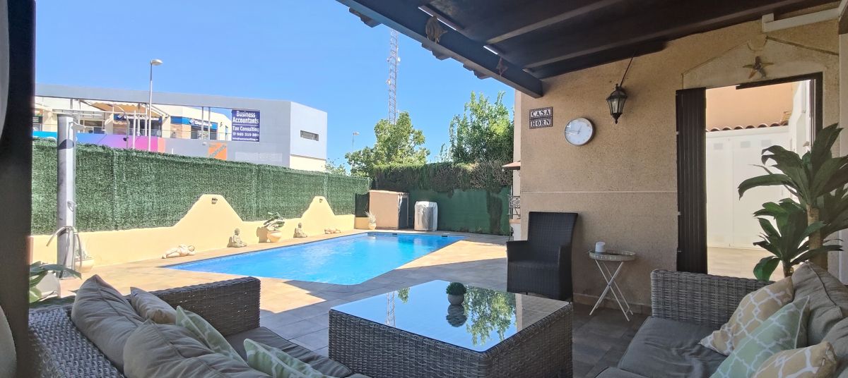 Villa in La Zenia - view 1