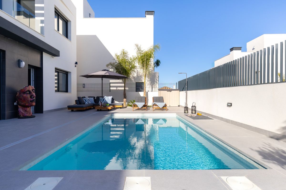 Villa in Alicante - view 1