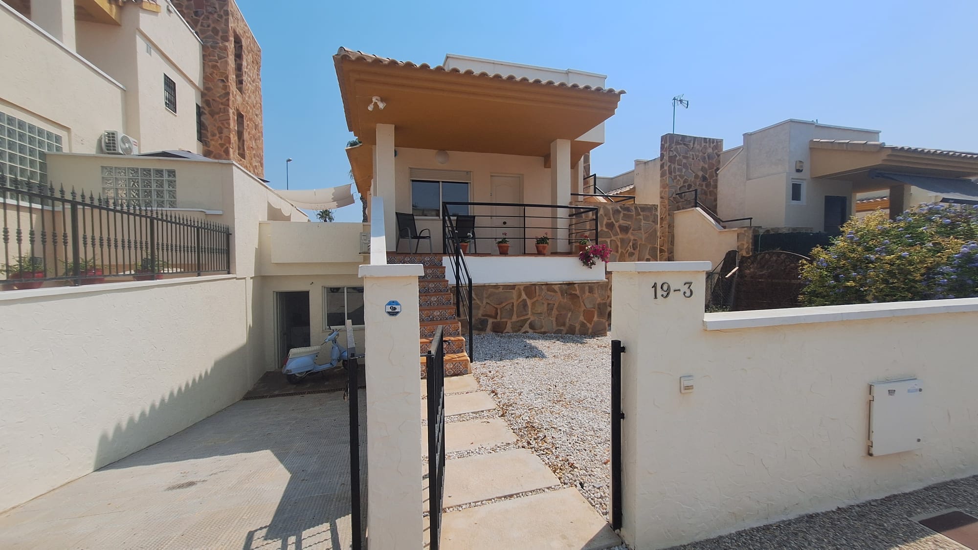 Villa in Guardamar del Segura - view 1