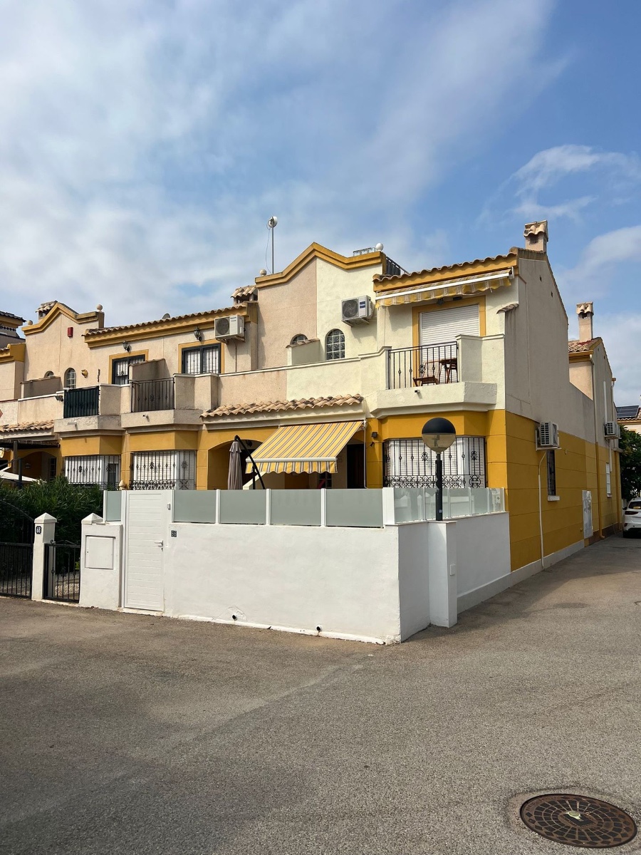House in Guardamar del Segura - view 1