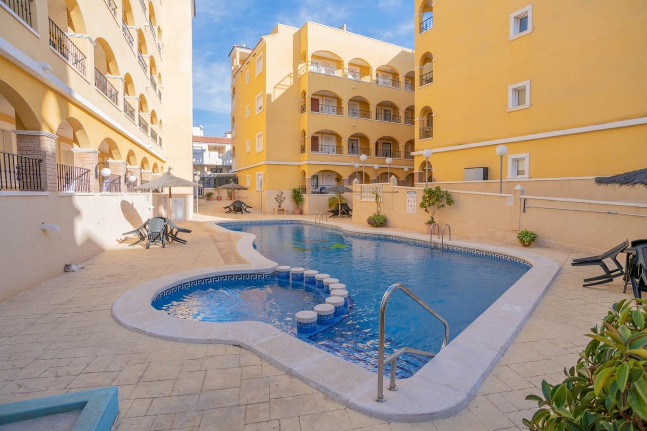 Apartment in Alicante - view 1